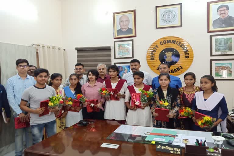 DC rewarded topper students in Matric and Inter result in Sahibganj