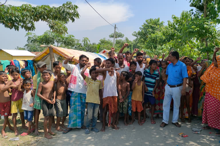 protest against not getting of flood relief in janiya