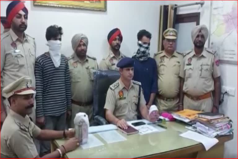 Police arrest two members of a robbery gang in Phagwara