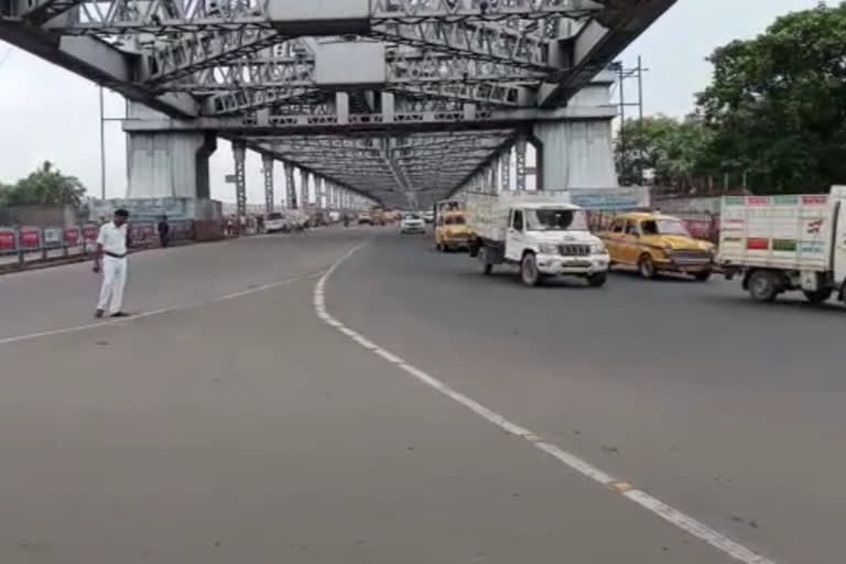 several passengers injured in Bus accident at Howrah bridge