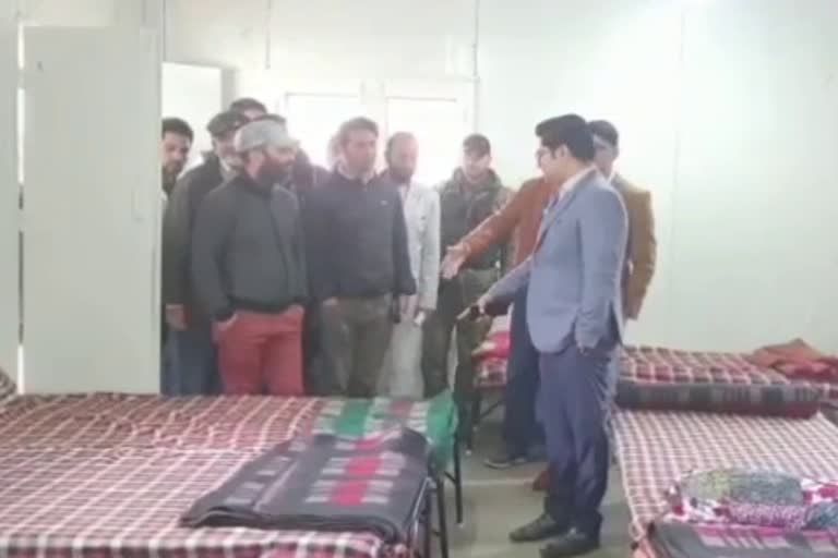 DC Bandipora Visits Yatra Transit Camp: ڈی سی بانڈی پورہ کا سمبل یاترا ٹرانزٹ کیمپ کا دورہ