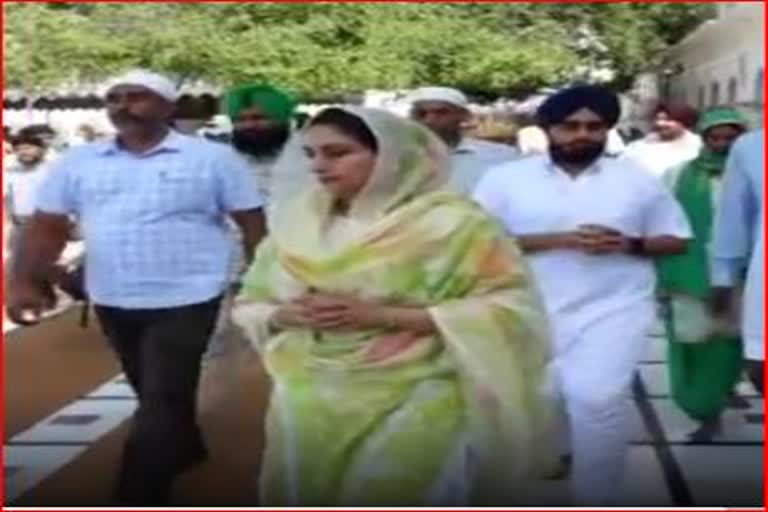 Harsimrat Badal arrives at Sachkhand Sri Harmandir Sahib to pay obeisance