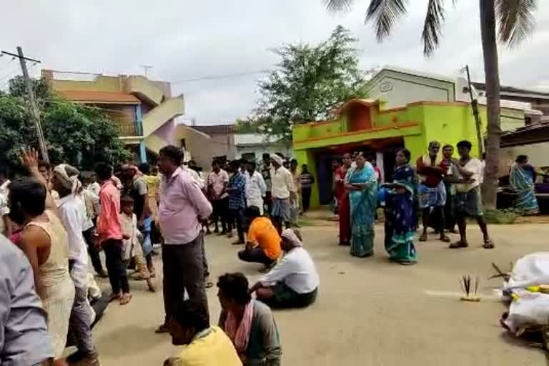 Protest with corpse on the davanagere road