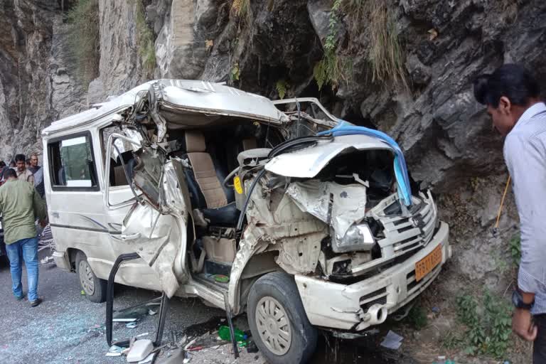 Tempo traveler and bus collide near Helang on Badrinath Highway