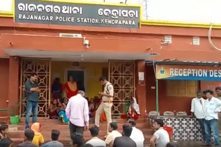 ଗୁରୁ-ଶିଷ୍ୟ ସମ୍ପର୍କରେ କଳଙ୍କ: ହଷ୍ଟେଲରେ ଛାତ୍ରୀଙ୍କୁ ଅସଦାଚରଣ କଲେ ବ୍ଲକ ଅତିରିକ୍ତ ଶିକ୍ଷା ଅଧିକାରୀ