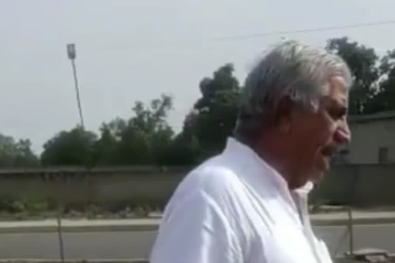 Bhilwara MLA caught transport dept officials extorting money from truck drivers on NH 79