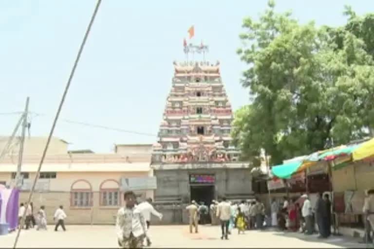 FIR against five priests of kalaburagi Dattatreya Temple