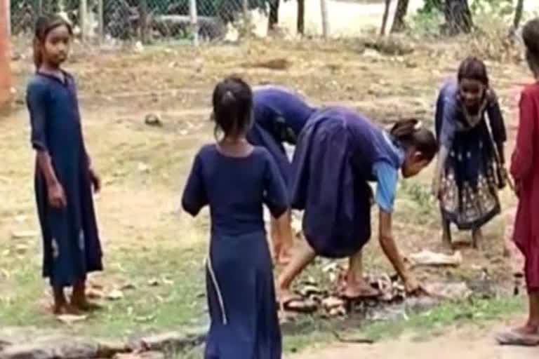 kids cleaning school