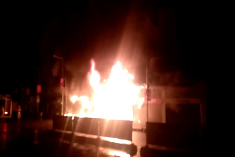 hotel in Thalasseri got fire  Thalasseri hotel fire  തലശ്ശേരിയിൽ ഹോട്ടലിൽ തീപിടിത്തം  തീപിടിച്ച ഹോട്ടലിൽ വിദഗ്‌ധ സംഘത്തിന്‍റെ പരിശോധന  തലശ്ശേരി അഗ്നിരക്ഷാസേന