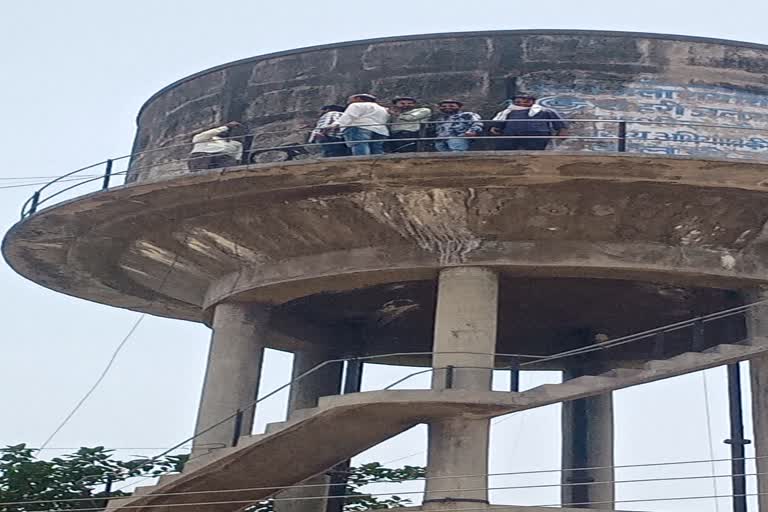 BJP councilors protest on water tank