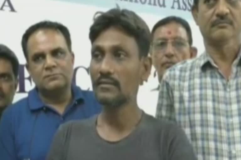 Cleaner returned diamond to owner gujarat