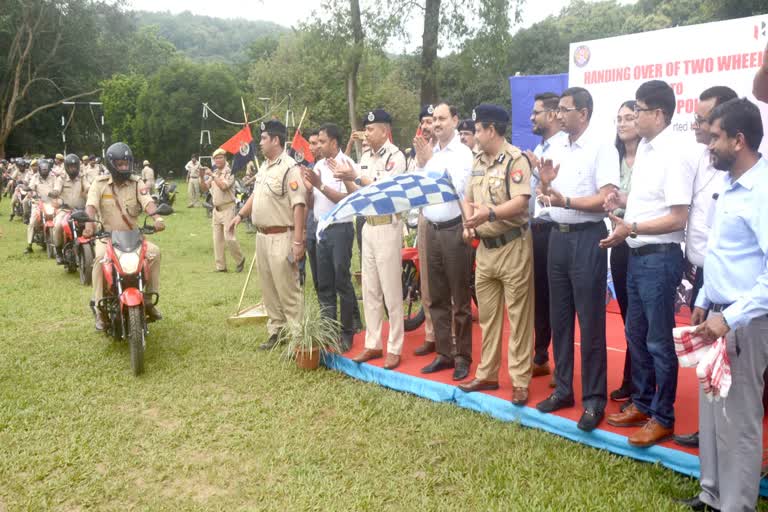 315-two-wheeler-donated-by-hero-distributes-between-assam-police-person