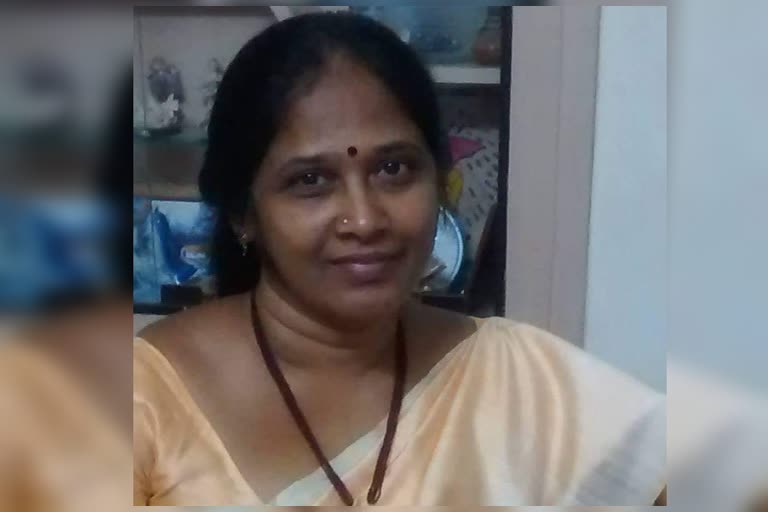 Bank manager killed after tree fell on car in KK Nagar Chennai யாரோ ஒருவரின் அலட்சியத்தால் பலியான பெண் கவிஞர்... யார் இந்த வாணி கபிலன் ? Tragic incident where a female poet was crushed to death in a car after falling from a tree due to negligence