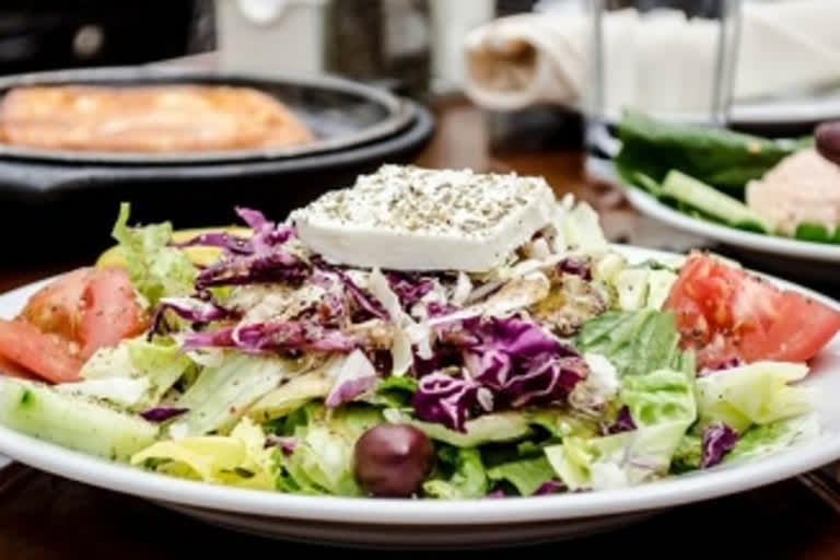 Enjoy healthy and crunchy salads  Enjoy healthy and crunchy salads in Mumbai  Mumbai salad cafe  Mumba salad news  ಆರೋಗ್ಯ ಮತ್ತು ಕ್ರಂಚಿ ಸಲಾಡ್​ ಮುಂಬೈನಲ್ಲಿ ಸಿಗುತ್ತೆ ಆರೋಗ್ಯಕರವಾದ ಸಲಾಡ್​ ಮುಂಬೈನಲ್ಲಿ ಸಲಾಡ್​ ಕೆಫೆ  ಮುಂಬೈ ಸಲಾಡ್​ ಸುದ್ದಿ