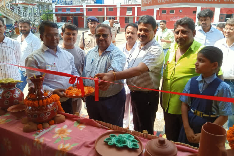 DRM inaugurated earthen pot stall at Sahibganj station