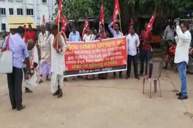 Agnipath Scheme Protest: ପ୍ରଧାନମନ୍ତ୍ରୀ ଓ ପ୍ରତିରକ୍ଷା ମନ୍ତ୍ରୀଙ୍କ କୁଶପୁତ୍ତଳିକା ଦାହ