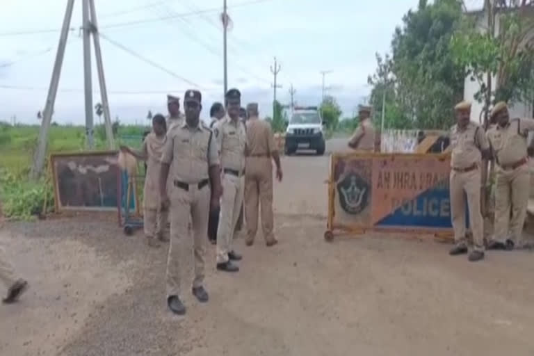 high tension at chnadrababu house  undavalli