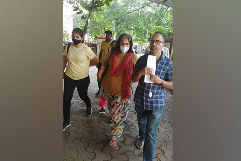Teesta Setalvad detained by Gujarat ATS team in Mumbai