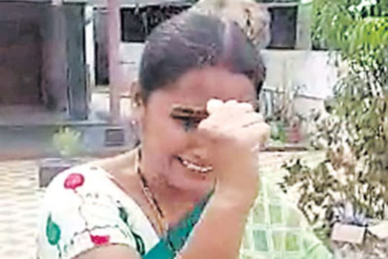woman cries due to minister balineni srinivas reddy at prakasam district