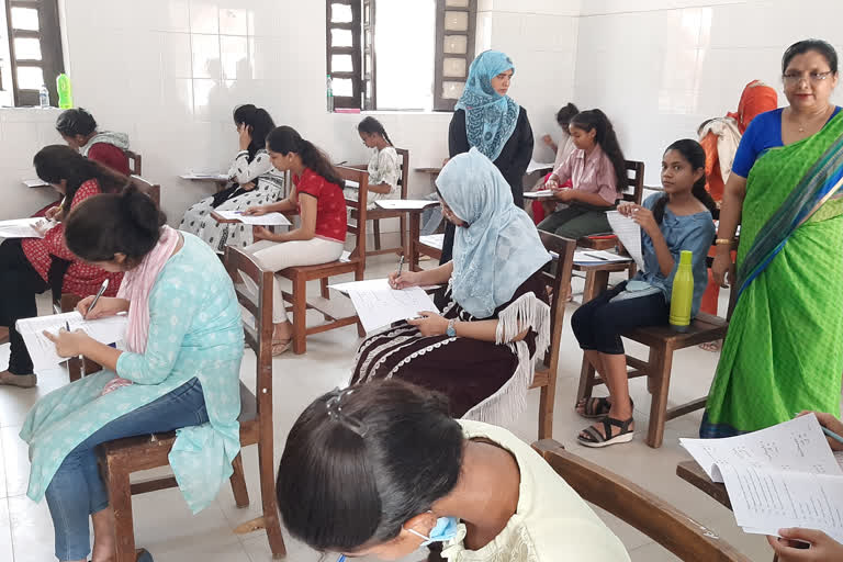 AMU IX class admission Test