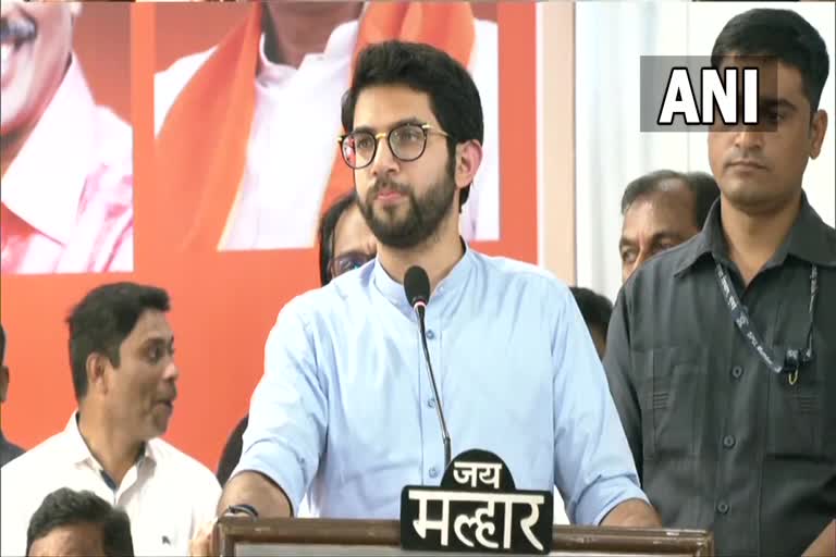 minister aaditya thackeray  shiv sena closes doors in front of rebels  maharashtra shiv sena issue  ആദിത്യ താക്കറെ മഹാരാഷ്‌ട്ര ശിവസേന  ഏക്‌നാഥ് ഷിൻഡെ മാഹാരാഷ്‌ട്ര മുഖ്യമന്ത്രി ഉദ്ദവ് താക്കറെ