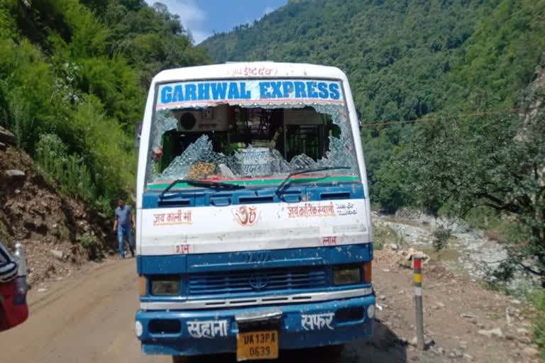 Stones falling from the hill on Kedarnath Highway