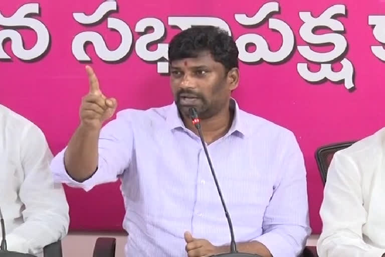 'ఆ బోర్డు తీసేయకపోతే రాష్ట్రవ్యాప్తంగా మోదీ బోర్డులు పెడతాం'