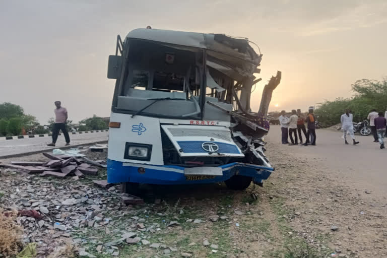 Roadways Bus hit truck in Kota