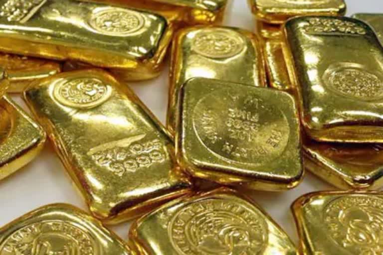 Andhra Pradesh 10 kg gold seized smugglers