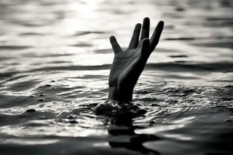 TWO YOUTH DROWN TO DEATH IN ALAPPUZHA  TWO YOUTH DROWN TO DEATH  Death by drowning in Alappuzha  അന്ധകാരനഴിയിൽ മുങ്ങി മരണം  അന്ധകാരനഴിയിൽ കുളിക്കാൻ ഇറങ്ങിയ യുവാക്കൾ കടലിൽ മുങ്ങി മരിച്ചു  കടലിൽ കുളിക്കാൻ ഇറങ്ങിയ രണ്ട് യുവാക്കൾ മുങ്ങി മരിച്ചു  ആലപ്പുഴയിൽ കടലിൽ കുളിക്കാനിറങ്ങിയ യുവാക്കൾ മുങ്ങി മരിച്ചു  ഒഴുക്കിൽപ്പെട്ട് യുവാക്കൾ മുങ്ങി മരിച്ചു  അന്ധകാരനഴിയിൽ മൂന്ന് യുവാക്കൾ ഒഴുക്കിൽപ്പെട്ടു  അന്ധകാരനഴിയിൽ ഒഴുക്കിൽപ്പെട്ട രണ്ട് യുവാക്കൾ മുങ്ങി മരിച്ചു