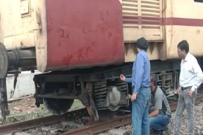 shivnath-express-crashes-at-dongargarh-railway-station