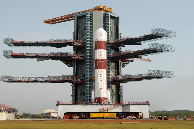 2 space start-ups authorised  marks beginning of private space sector launches in India  INSPACe authorizes two private space company mission  ഇന്‍സ്‌പേസ്  പിഎസ്എല്‍വിസി 53 ദൗത്യം
