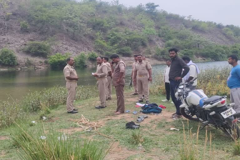 युवक कैनाल में डूबे.