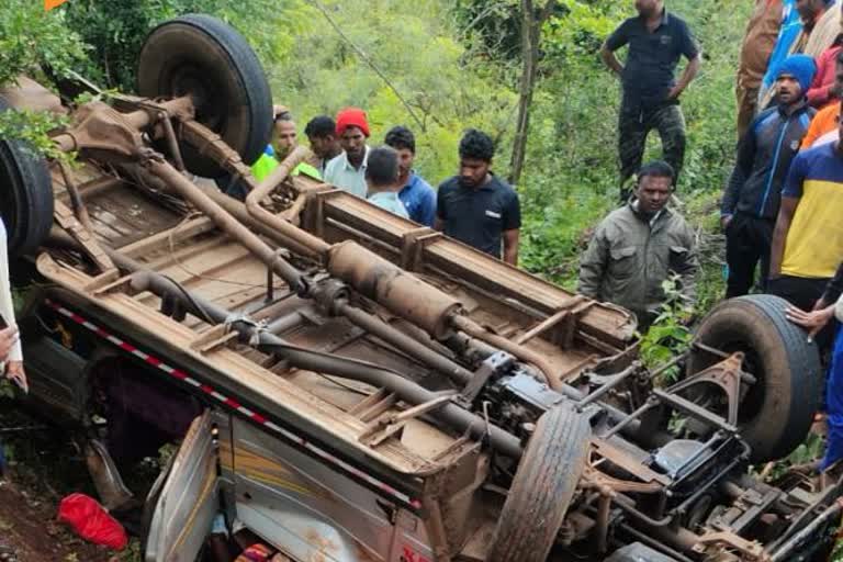 ಬೆಳಗಾವಿ ಬಳಿ ಕ್ರೂಸರ್ ಪಲ್ಟಿ ಪ್ರಕರಣ