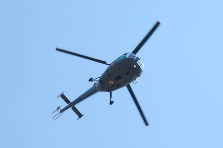 अरब सागर में हेलीकॉप्टर की इमरजेंसी लैंडिंग