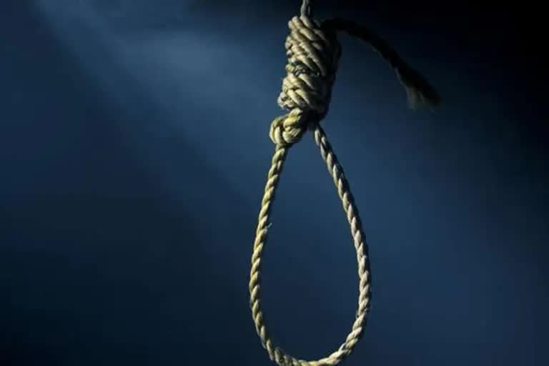 Youth commit suicide in vaishali