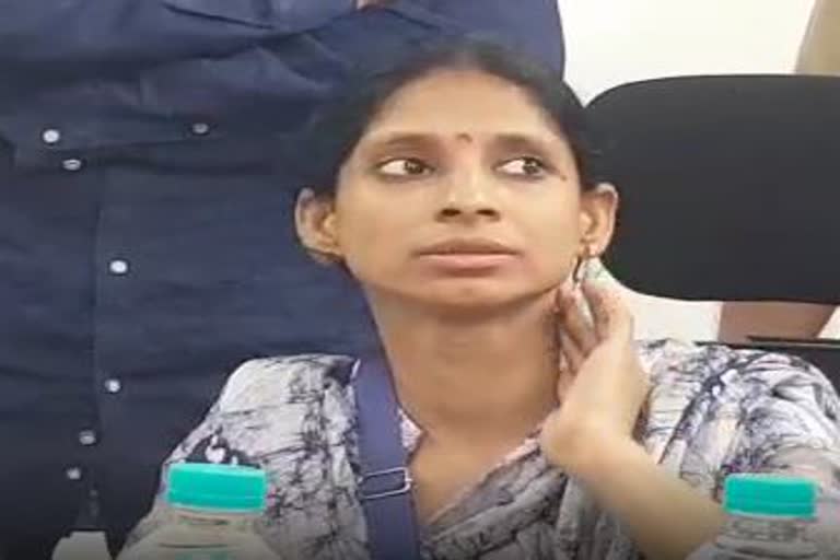 Deaf mute Geeta thanks GRP Police in Bhopal
