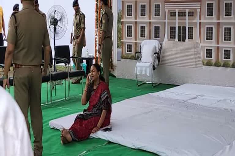 Radha Raturi sat on the ground