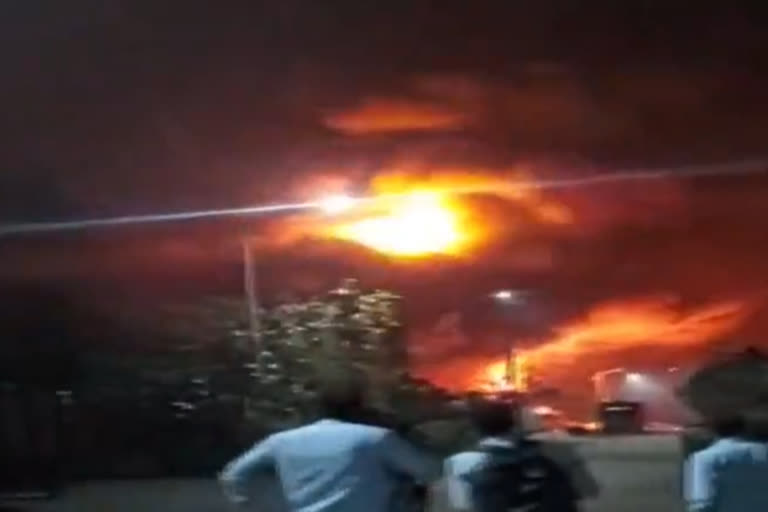 Breaking MASSIVE FIRE BREAKS OUT FOLLOWING SERIES OF EXPLOSIONS AT A FACTORY IN TARAPUR