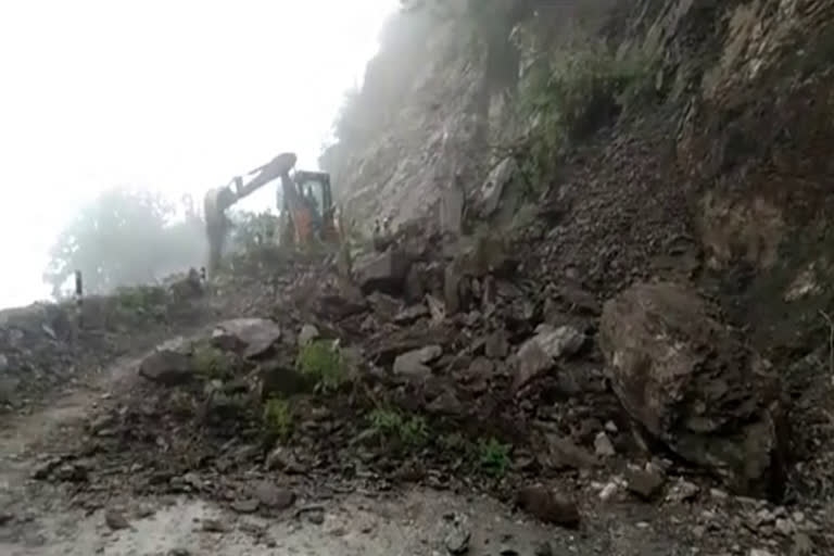 Mussoorie landslide road block