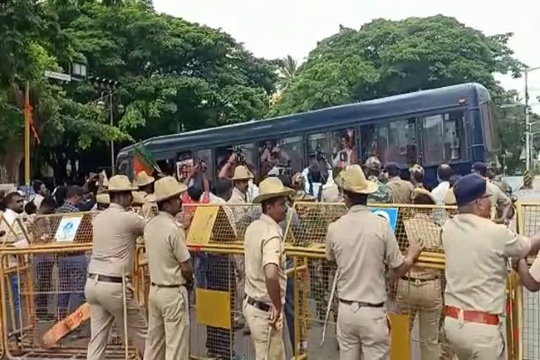 BJP activists arrested in Mysore who came to congress office