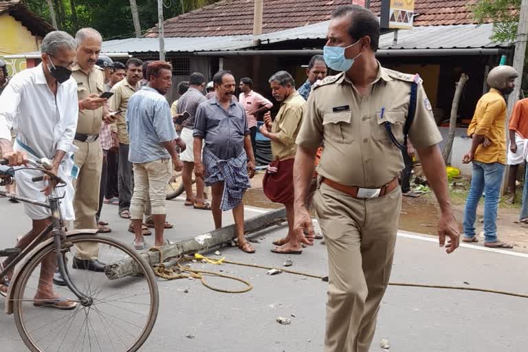 നടുവട്ടത്ത് പോസ്റ്റ് തലയില്‍ വീണ് യുവാവ് മരിച്ച സംഭവത്തിൽ നടപടി  പോസ്റ്റ് തലയില്‍ വീണ് യുവാവ് മരിച്ച സംഭവത്തിൽ ഉദ്യോഗസ്ഥർക്കെതിരെ നടപടി  Action against KSEB officials in the incident where a MAN DIED ELECTRIC POST FELL HIS HEAD  MAN DIED ELECTRIC POST FELL HIS HEAD IN KOZHIKODU  Action against KSEB officials in the incident of young man died