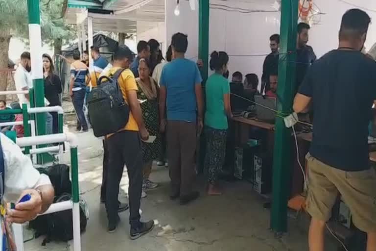 amarnathyatra--pilgrims-excited-while-reaching-pahlgam-base-camp