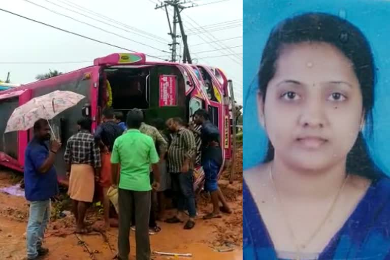 kannur accident latest  private bus overturns in kannur  kannur road accident death  കണ്ണൂർ ബസ് മറിഞ്ഞു  കണ്ണൂർ വാഹനാപകടം  kuttikol bus accident  കുറ്റിക്കോലിൽ ബസ് മറിഞ്ഞു  തളിപ്പറമ്പ് ബസ് അപകടം  കണ്ണൂർ അപകടം യുവതി മരണം