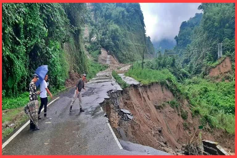 many people die in landslides at  Arunachal Pradesh