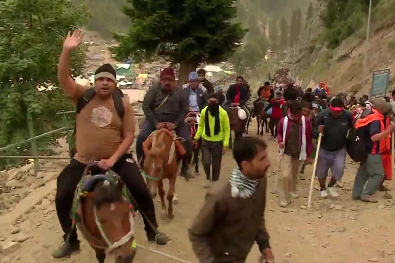 Amarnath Yatra 2022: 2,750 તીર્થયાત્રીઓનો પ્રથમ સમૂહ ગુફા મંદિર માટે રવાના