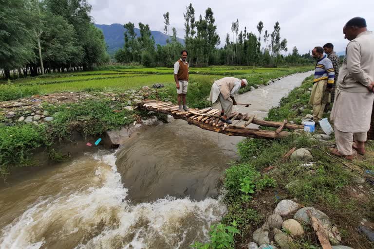 People Suffer Due To Non Availability Of Bridge:پُل نہ ہونے سے لوگوں کو سخت مشکلات کا سامنا