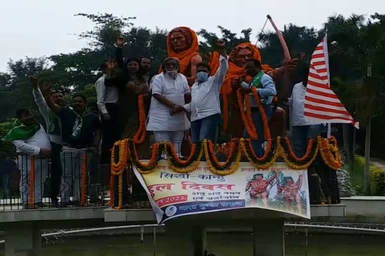 Shibu Soren pays tribute to martyr Sido Kanhu on Hul Diwas in Ranchi