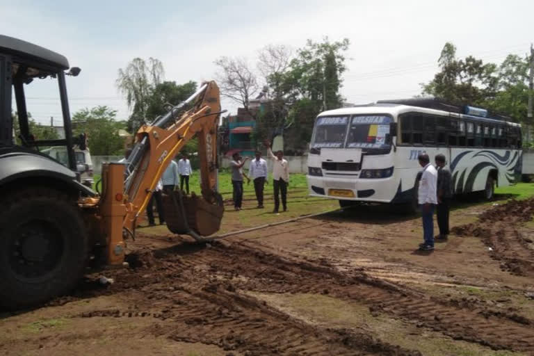 Election vehicles stuck in heavy mud