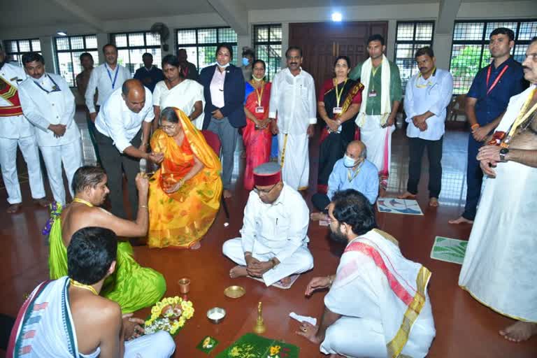 Governor Thawar Chand Gehlot family visits Subrahmanya